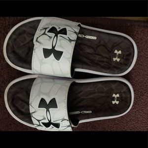 Boys size 1 Under armour slides
